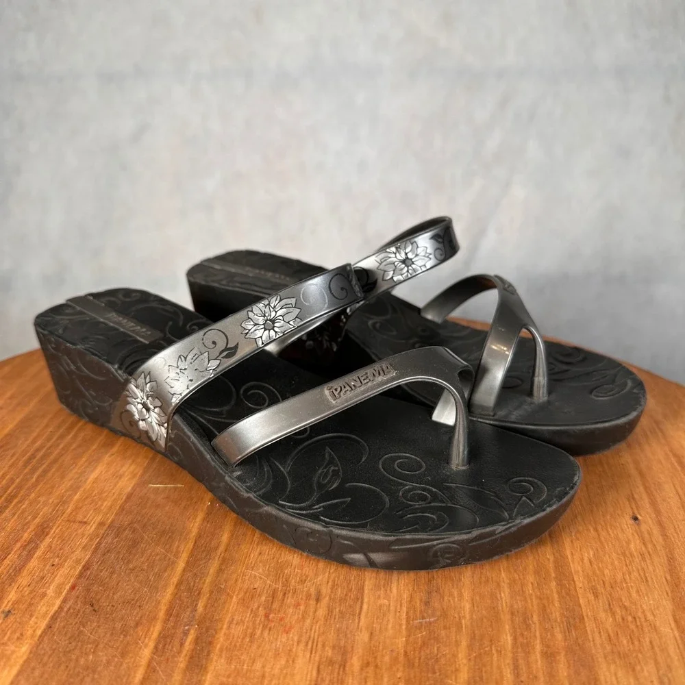 Ipanema Wedge Sandals Women Size 8 Black Silver Floral Platform Flip Flops Good